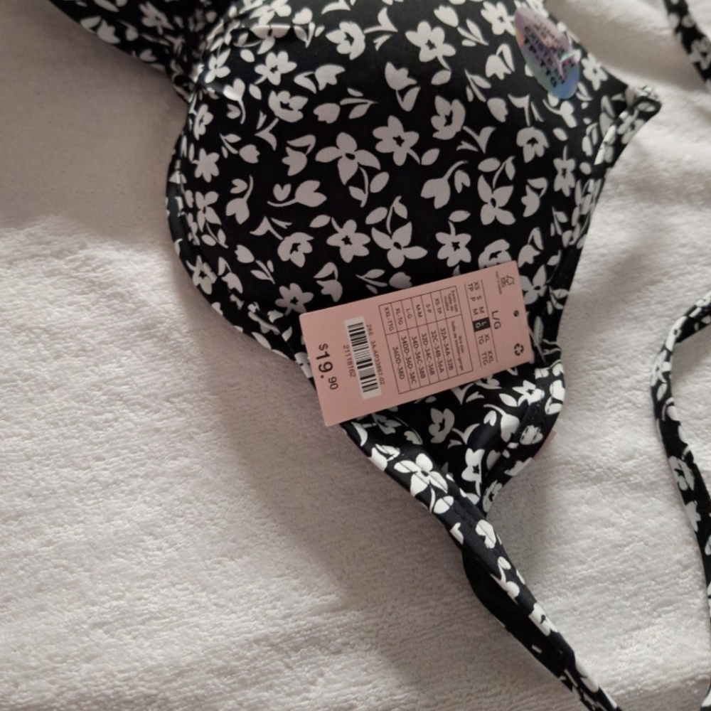 Bikini - Picture 5 of 6
